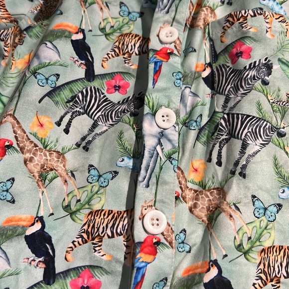 Boys safari zoo animal button up collared shirt with pocket.  Size 7/8 - Picture 2 of 5